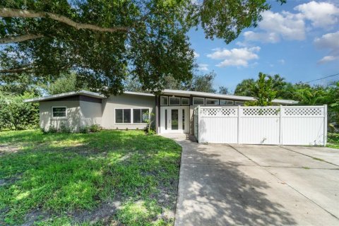 House in Punta Gorda, Florida 3 bedrooms, 157.47 sq.m. № 1910862 - photo 2