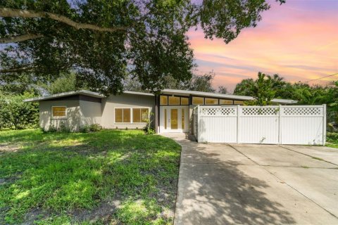 House in Punta Gorda, Florida 3 bedrooms, 157.47 sq.m. № 1910862 - photo 1