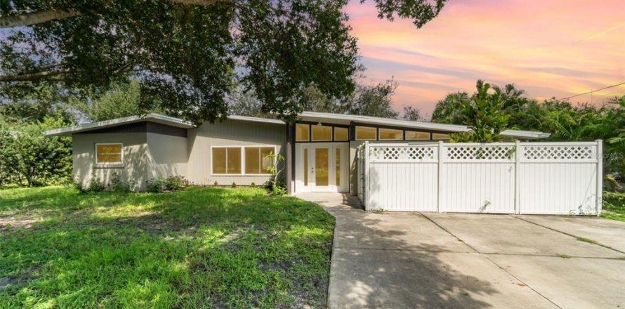 House in Punta Gorda, Florida 3 bedrooms, 157.47 sq.m. № 1910862