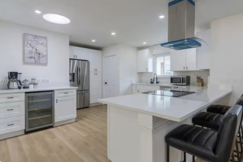 Casa en venta en Orlando, Florida, 4 dormitorios, 192.68 m2 № 2183843 - foto 11
