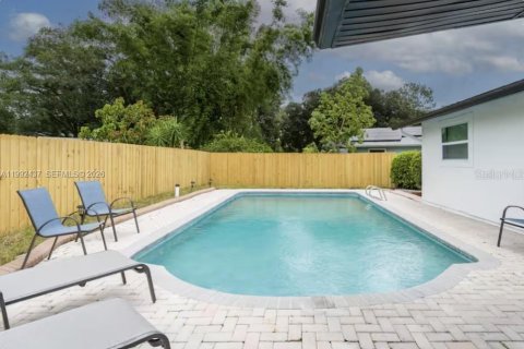 Casa en venta en Orlando, Florida, 4 dormitorios, 192.68 m2 № 2183843 - foto 2