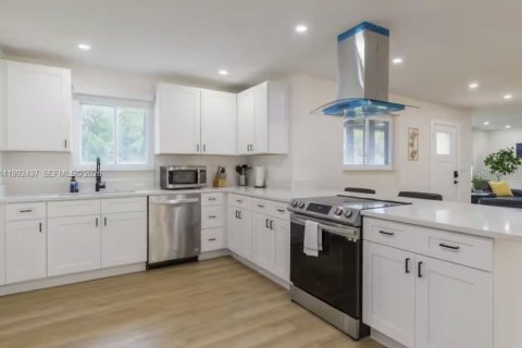 Casa en venta en Orlando, Florida, 4 dormitorios, 192.68 m2 № 2183843 - foto 10