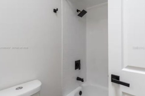 Casa en venta en Orlando, Florida, 4 dormitorios, 192.68 m2 № 2183843 - foto 28