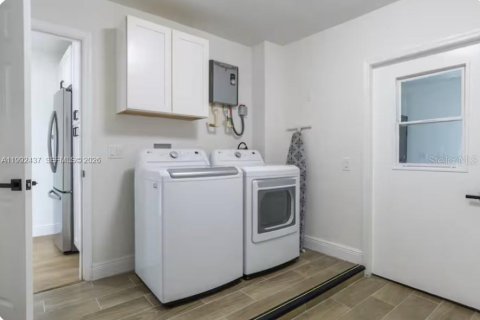 Casa en venta en Orlando, Florida, 4 dormitorios, 192.68 m2 № 2183843 - foto 16