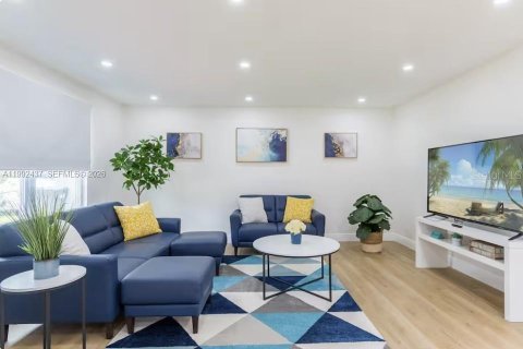 Casa en venta en Orlando, Florida, 4 dormitorios, 192.68 m2 № 2183843 - foto 6