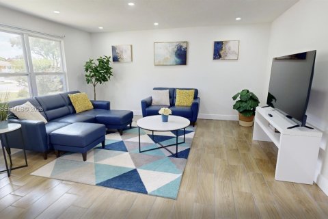 Casa en venta en Orlando, Florida, 4 dormitorios, 192.68 m2 № 2183843 - foto 7