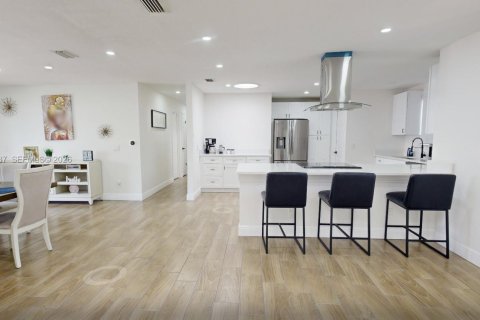 Casa en venta en Orlando, Florida, 4 dormitorios, 192.68 m2 № 2183843 - foto 12
