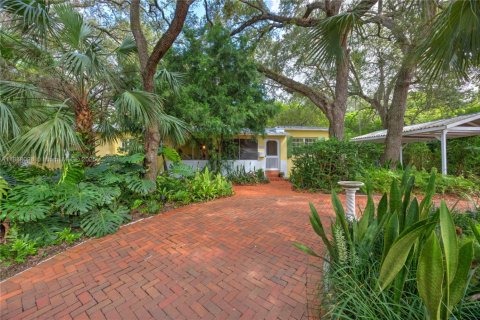 House in Miami, Florida 3 bedrooms, 147.9 sq.m. № 1946302 - photo 24