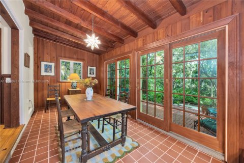 House in Miami, Florida 3 bedrooms, 147.9 sq.m. № 1946302 - photo 11