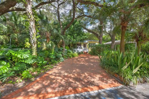 House in Miami, Florida 3 bedrooms, 147.9 sq.m. № 1946302 - photo 25