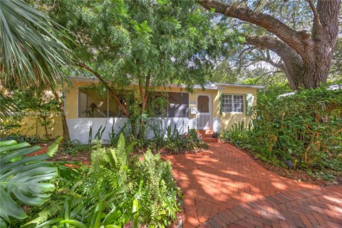 House in Miami, Florida 3 bedrooms, 147.9 sq.m. № 1946302 - photo 26