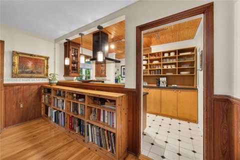 House in Miami, Florida 3 bedrooms, 147.9 sq.m. № 1946302 - photo 9