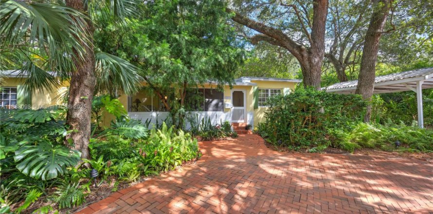 House in Miami, Florida 3 bedrooms, 147.9 sq.m. № 1946302