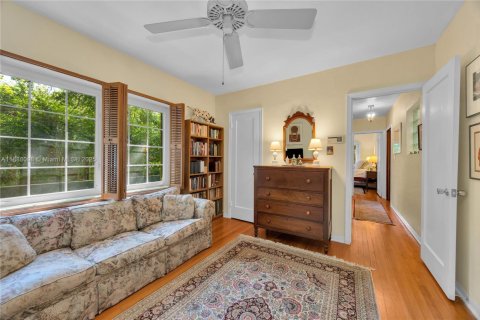 House in Miami, Florida 3 bedrooms, 147.9 sq.m. № 1946302 - photo 13