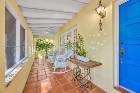House in Miami, Florida 3 bedrooms, 147.9 sq.m. № 1946302 - photo 20