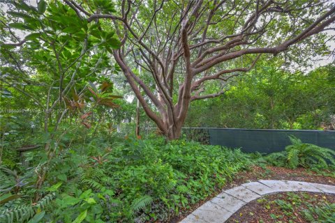 House in Miami, Florida 3 bedrooms, 147.9 sq.m. № 1946302 - photo 23