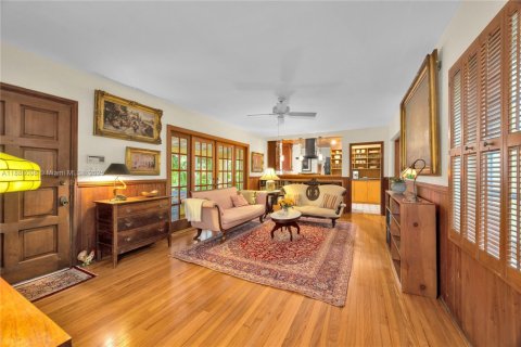 House in Miami, Florida 3 bedrooms, 147.9 sq.m. № 1946302 - photo 6