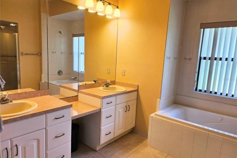 Villa ou maison à vendre à Kissimmee, Floride: 4 chambres, 169.83 m2 № 2132381 - photo 11