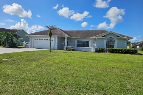 Villa ou maison à Kissimmee, Floride 4 chambres, 169.83 m2 № 2132381