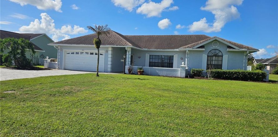 Villa ou maison à Kissimmee, Floride 4 chambres, 169.83 m2 № 2132381
