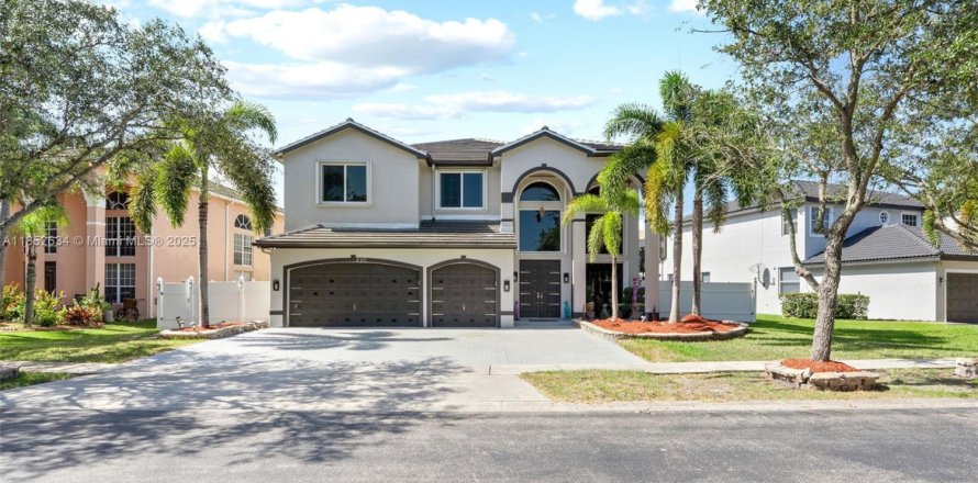House in Miramar, Florida 6 bedrooms, 411.74 sq.m. № 1859175