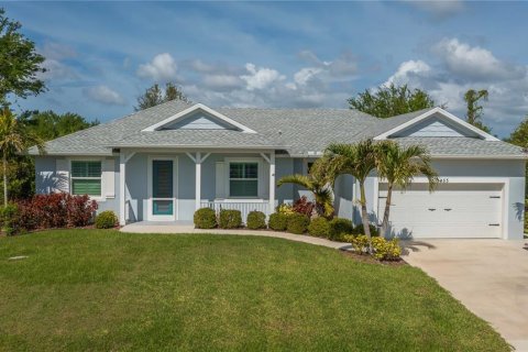 House in Port Charlotte, Florida 3 bedrooms, 145.21 sq.m. № 2102667