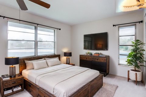 Condo in Winter Haven, Florida, 3 bedrooms № 2217764 - photo 16
