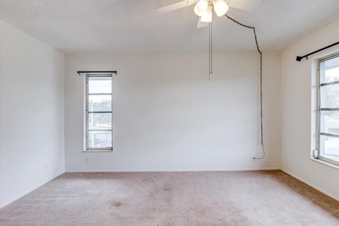 Condo in Winter Haven, Florida, 3 bedrooms № 2217764 - photo 29
