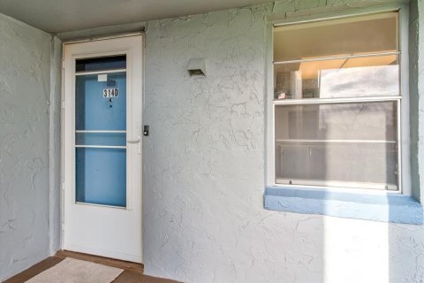 Condo in Winter Haven, Florida, 3 bedrooms № 2217764 - photo 11