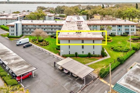 Condo in Winter Haven, Florida, 3 bedrooms № 2217764 - photo 9