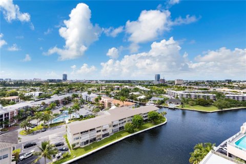 Condo in Hallandale Beach, Florida, 2 bedrooms  № 1951694 - photo 4