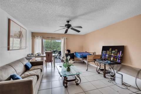 Copropriété à vendre à Lauderhill, Floride: 2 chambres, 111.48 m2 № 2089300 - photo 5