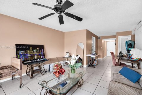 Copropriété à vendre à Lauderhill, Floride: 2 chambres, 111.48 m2 № 2089300 - photo 8