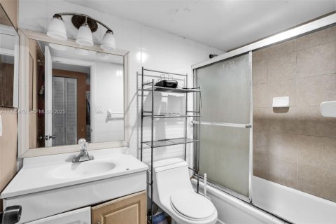 Copropriété à vendre à Lauderhill, Floride: 2 chambres, 111.48 m2 № 2089300 - photo 17