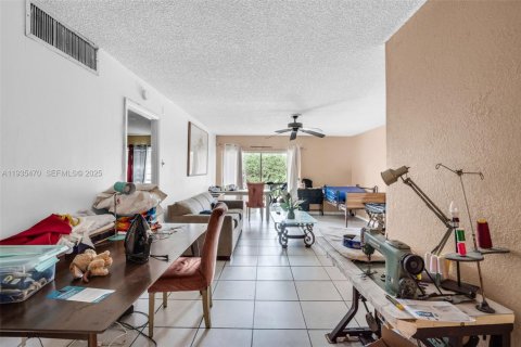 Copropriété à vendre à Lauderhill, Floride: 2 chambres, 111.48 m2 № 2089300 - photo 4