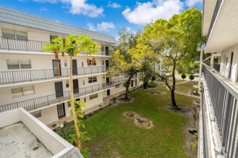 Copropriété à vendre à Lauderhill, Floride: 2 chambres, 111.48 m2 № 2089300 - photo 2