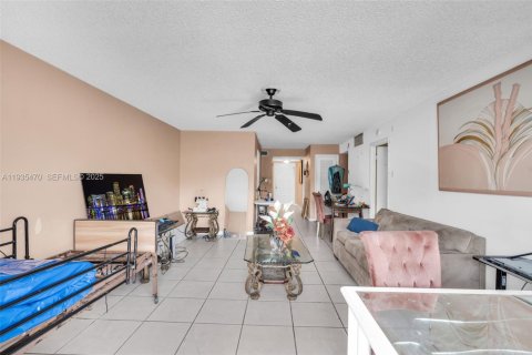 Copropriété à vendre à Lauderhill, Floride: 2 chambres, 111.48 m2 № 2089300 - photo 7