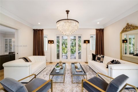 House in Coral Gables, Florida 5 bedrooms, 644.56 sq.m. № 1993090 - photo 3