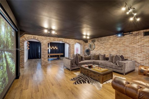 House in Coral Gables, Florida 5 bedrooms, 644.56 sq.m. № 1993090 - photo 25