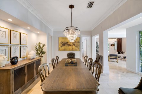 House in Coral Gables, Florida 5 bedrooms, 644.56 sq.m. № 1993090 - photo 14