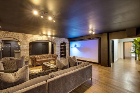 House in Coral Gables, Florida 5 bedrooms, 644.56 sq.m. № 1993090 - photo 21