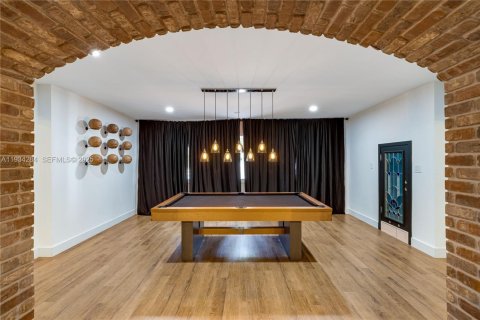 House in Coral Gables, Florida 5 bedrooms, 644.56 sq.m. № 1993090 - photo 20