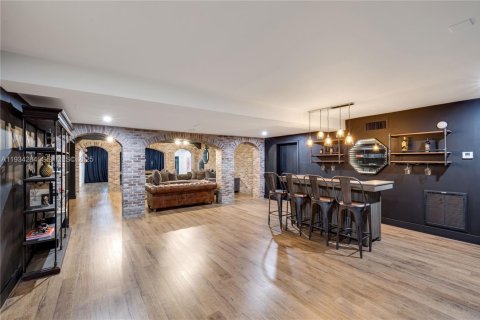 House in Coral Gables, Florida 5 bedrooms, 644.56 sq.m. № 1993090 - photo 15