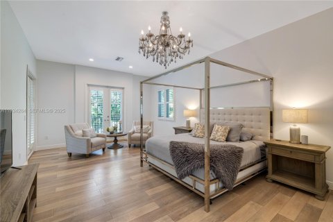 House in Coral Gables, Florida 5 bedrooms, 644.56 sq.m. № 1993090 - photo 9