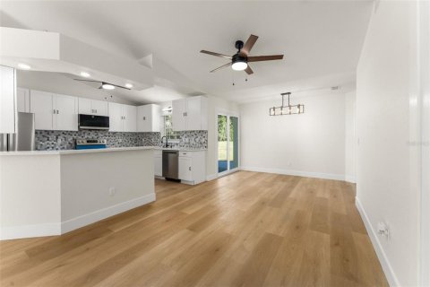 Villa ou maison à vendre à Morriston, Floride: 4 chambres, 202.34 m2 № 2438384 - photo 12