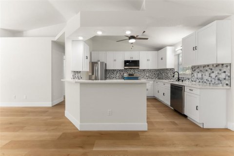 Villa ou maison à vendre à Morriston, Floride: 4 chambres, 202.34 m2 № 2438384 - photo 15