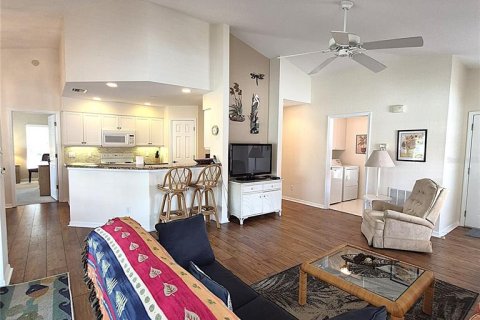 Condo in Port Charlotte, Florida, 2 bedrooms № 2221642 - photo 5