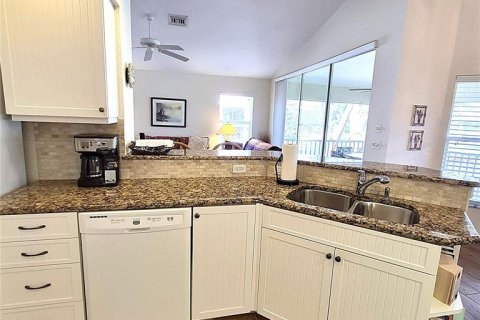 Condo in Port Charlotte, Florida, 2 bedrooms № 2221642 - photo 16