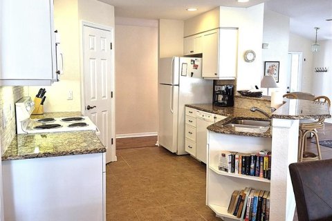 Condo in Port Charlotte, Florida, 2 bedrooms № 2221642 - photo 13