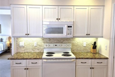 Condo in Port Charlotte, Florida, 2 bedrooms № 2221642 - photo 17